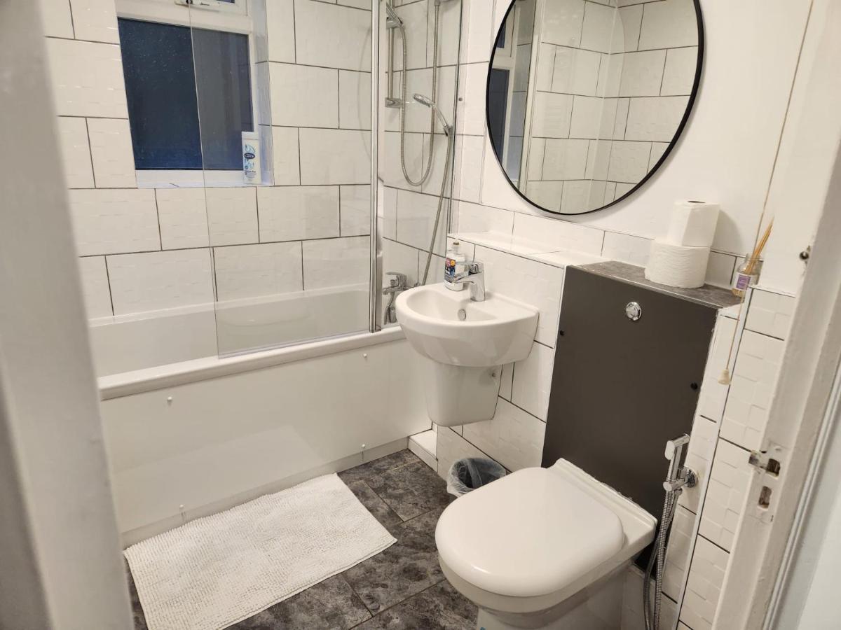 1 Bedroom Service Apartment With Netflix West Thurrock Exterior foto
