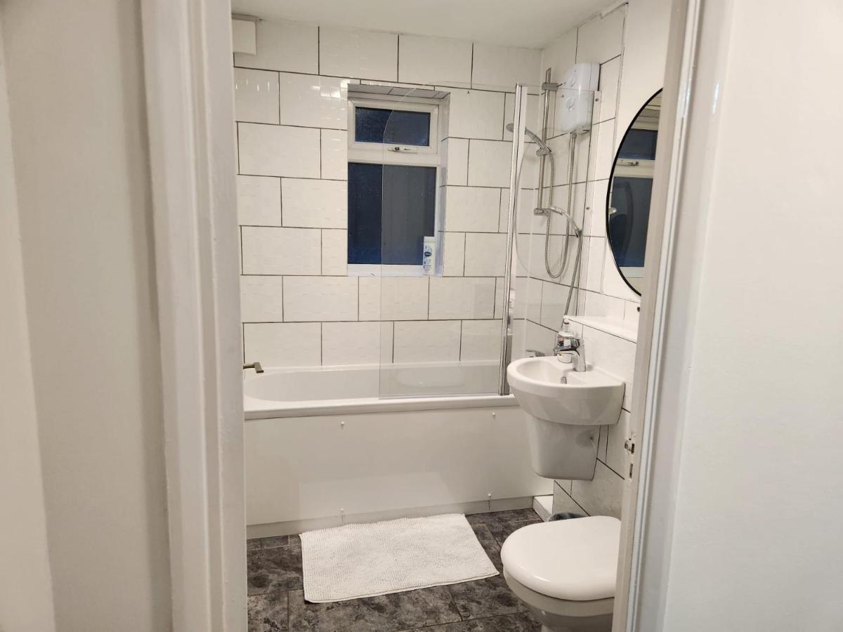 1 Bedroom Service Apartment With Netflix West Thurrock Exterior foto