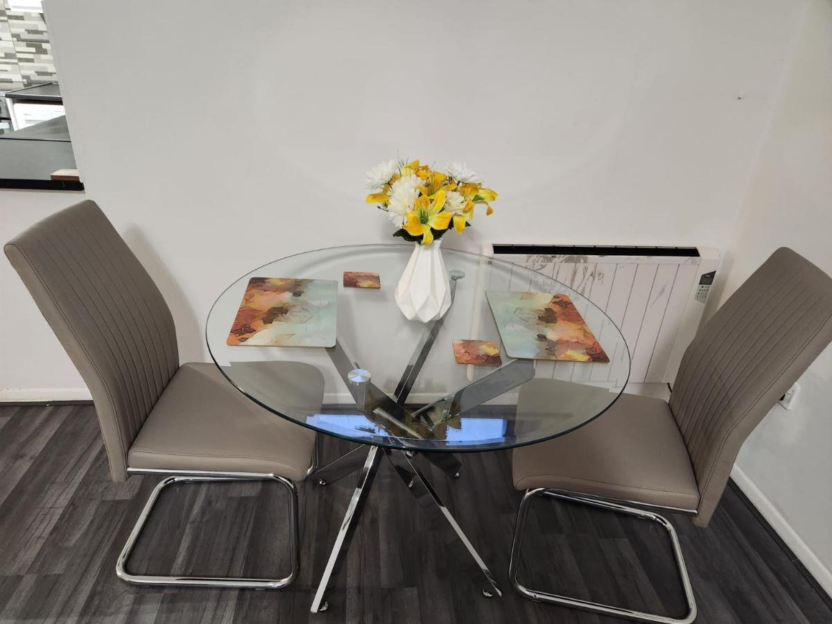 1 Bedroom Service Apartment With Netflix West Thurrock Exterior foto